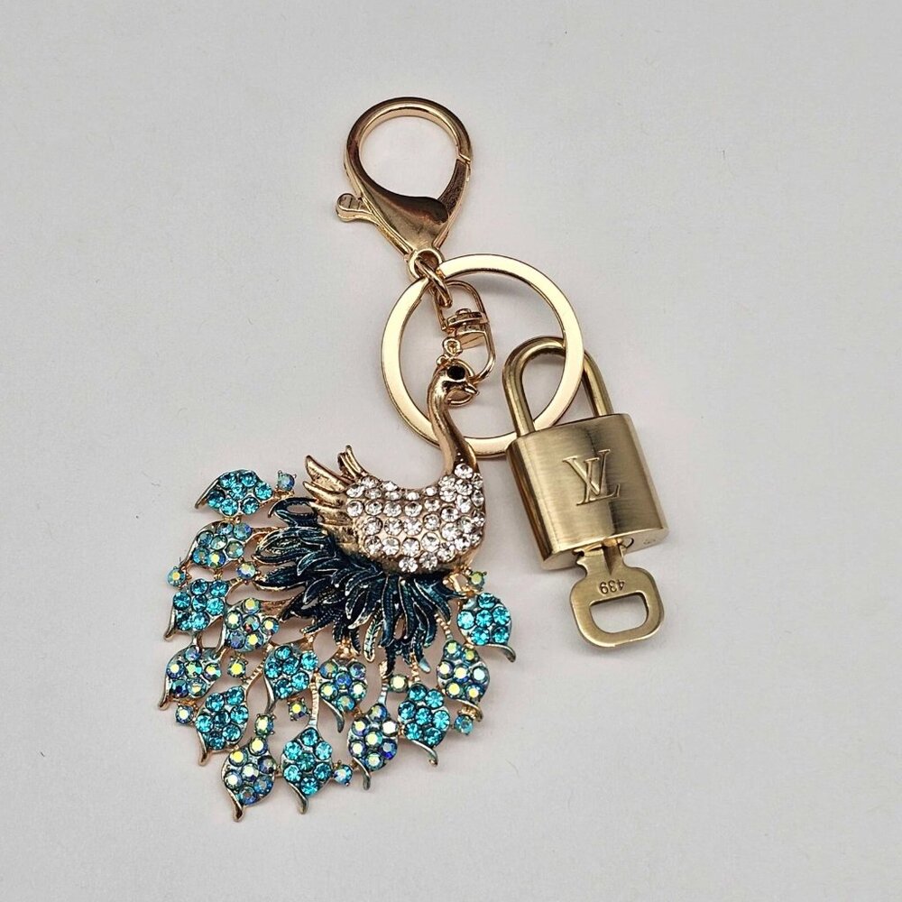 Authentic Louis Vuitton Gold Lock 🔒 Keychain Bag Unbranded Peacock Charm LV - Picture 4 of 8